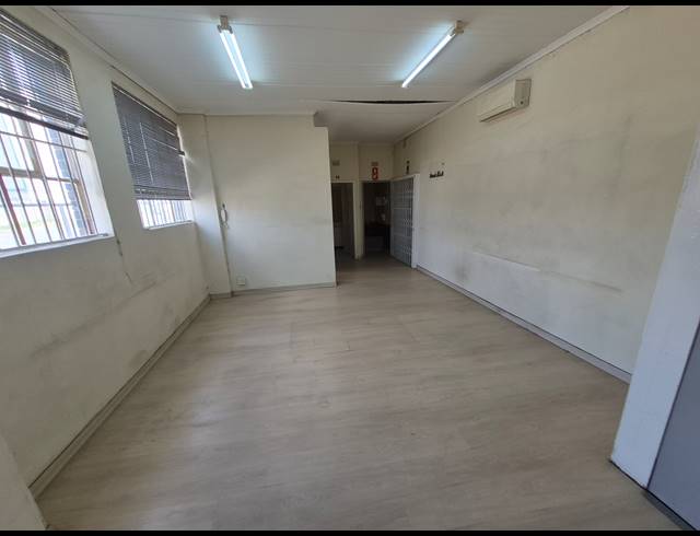 2,100M² WAREHOUSE TO LET IN HERIOTDALE
